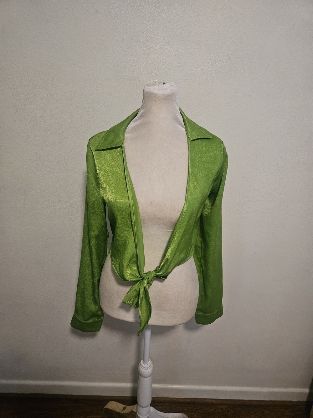 Pepper Mayo Women's Green Tie-Front Satin Cropped Jacket Xs
